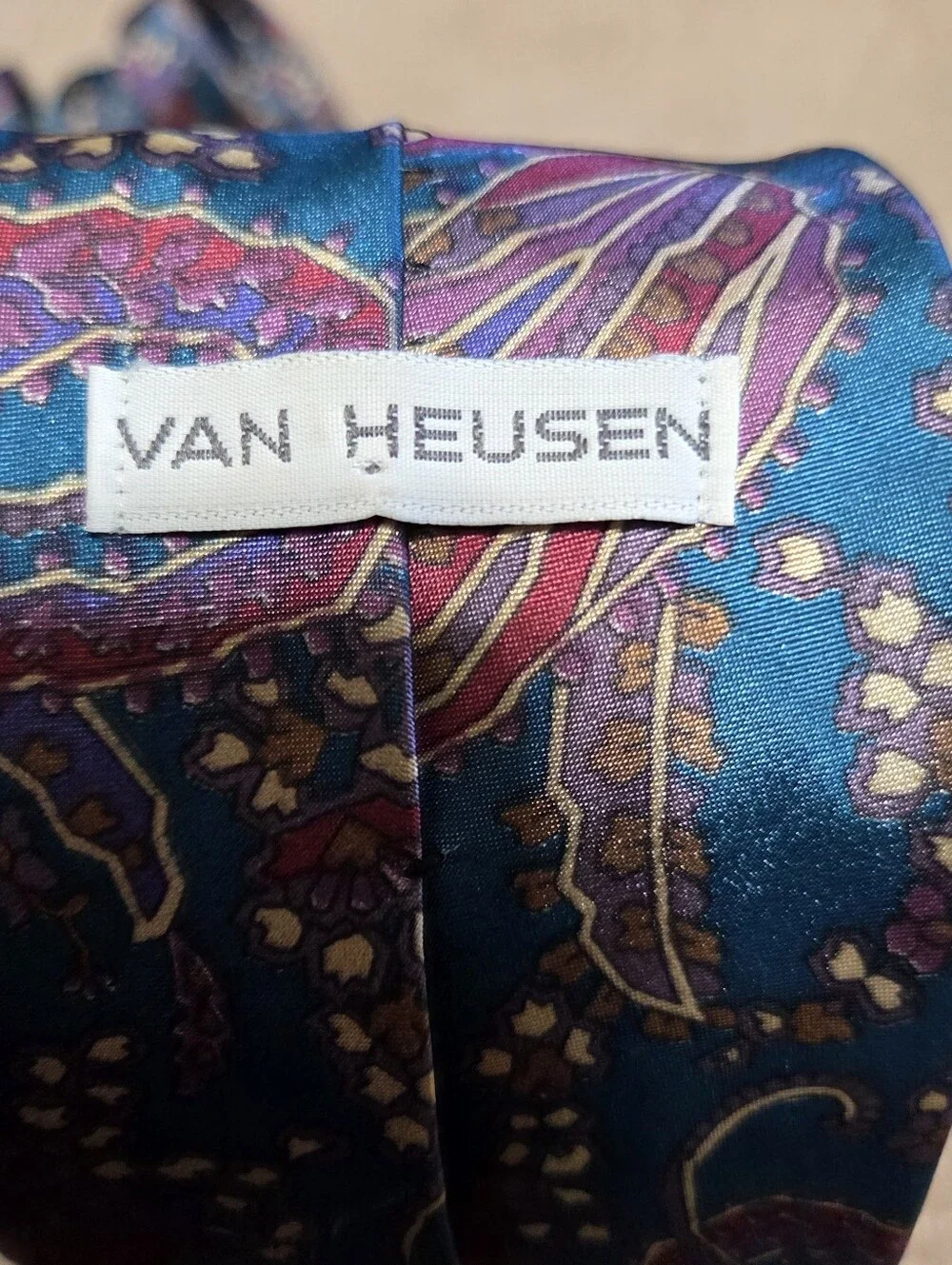 Vintage Van Heusen Floral Colorful Poly Mens Tie 58in Long 4in Width Classic